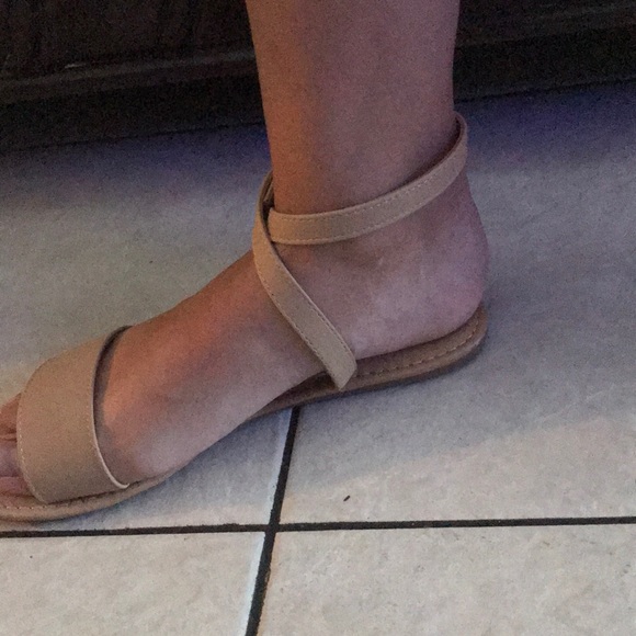 Sofia💋 tan flat strapped sandals - Picture 7 of 7